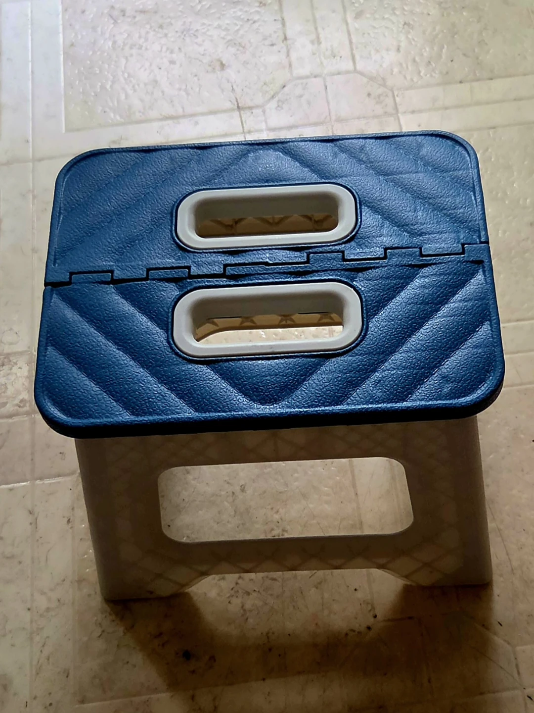 New Foldable Plastic Stool - photo 2