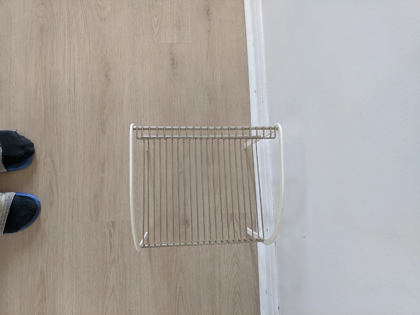 White Metal Wire Rack Stand - photo 3