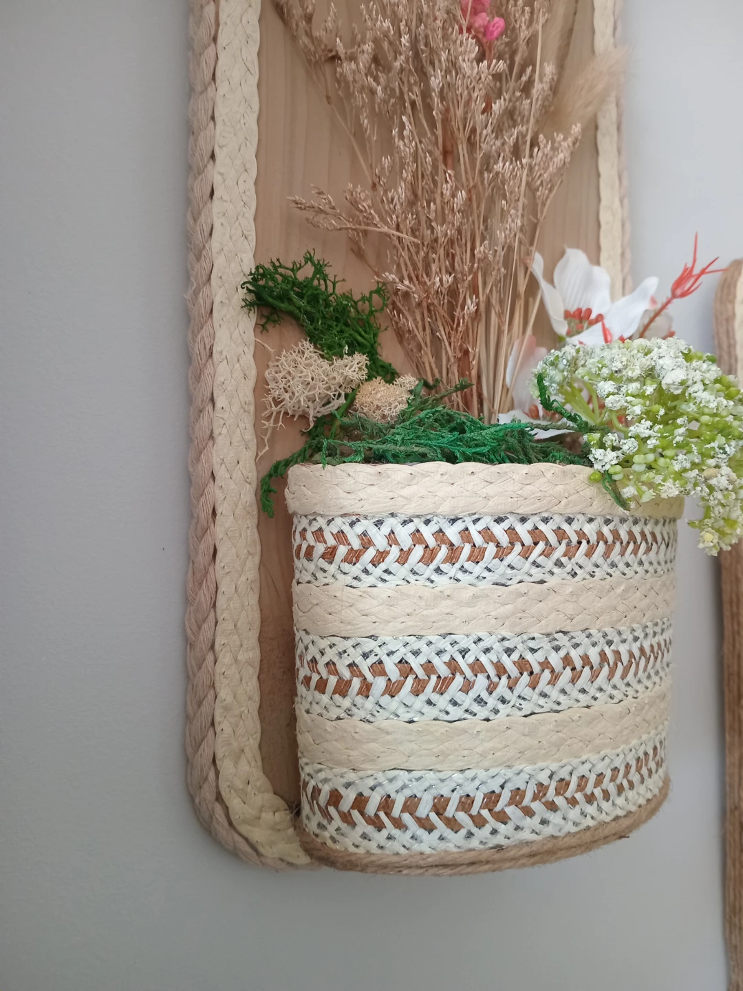 Wall hanging dried floral arrangement - photo 2