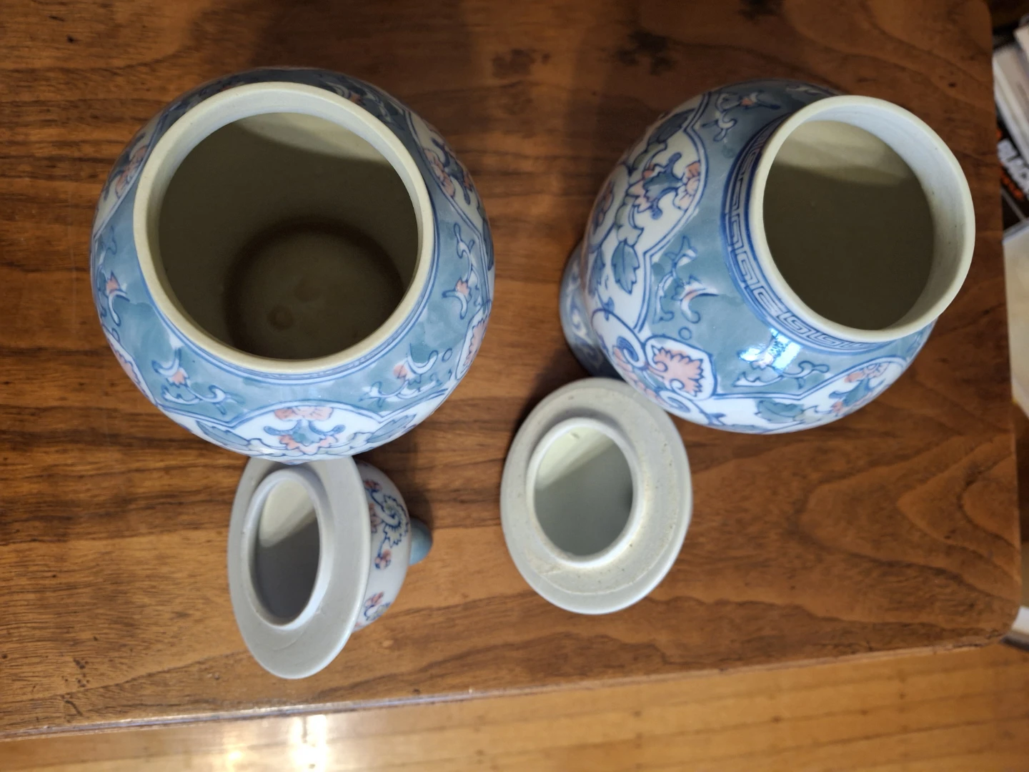 Set of Two Blue and Pink Porcelain Ginger Jars - photo 3