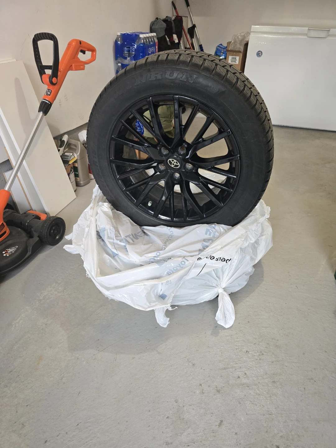 Original Toyota Winter Tires and Rims 235/55R18 - photo 2