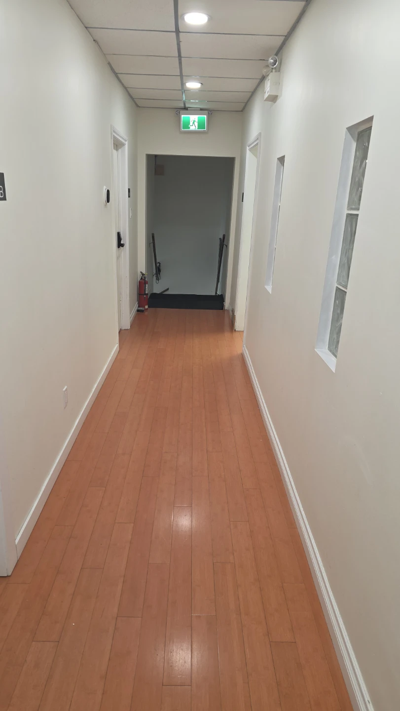 FULLY FURNISHED MASSAGE TREATMENT ROOM AVAILABLE FOR RMT - photo 3