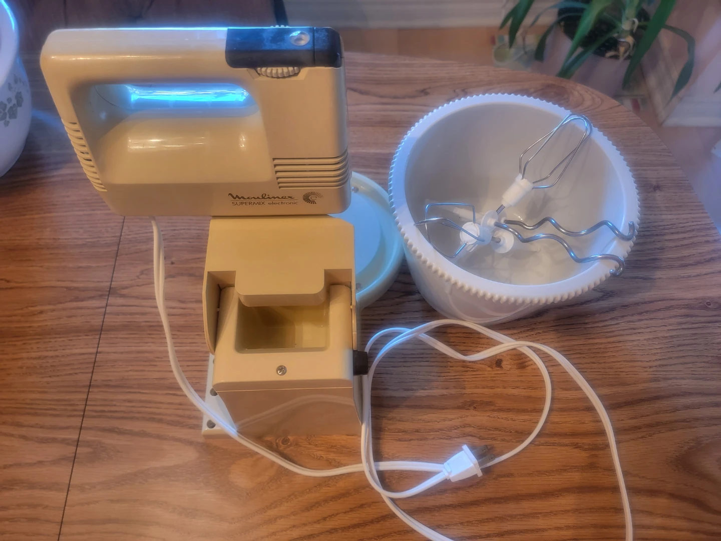 Moulinex Supermix Electronic Hand Mixer with Bowl
