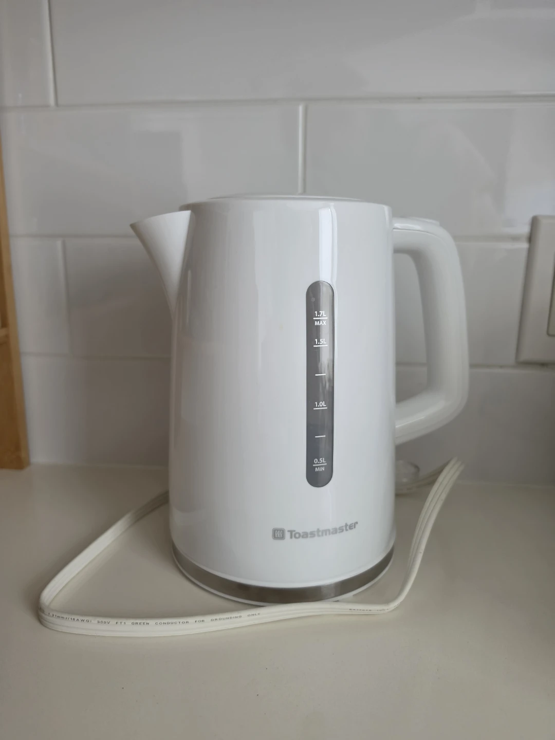 Toastmaster 1.7L White Electric Kettle - photo 3