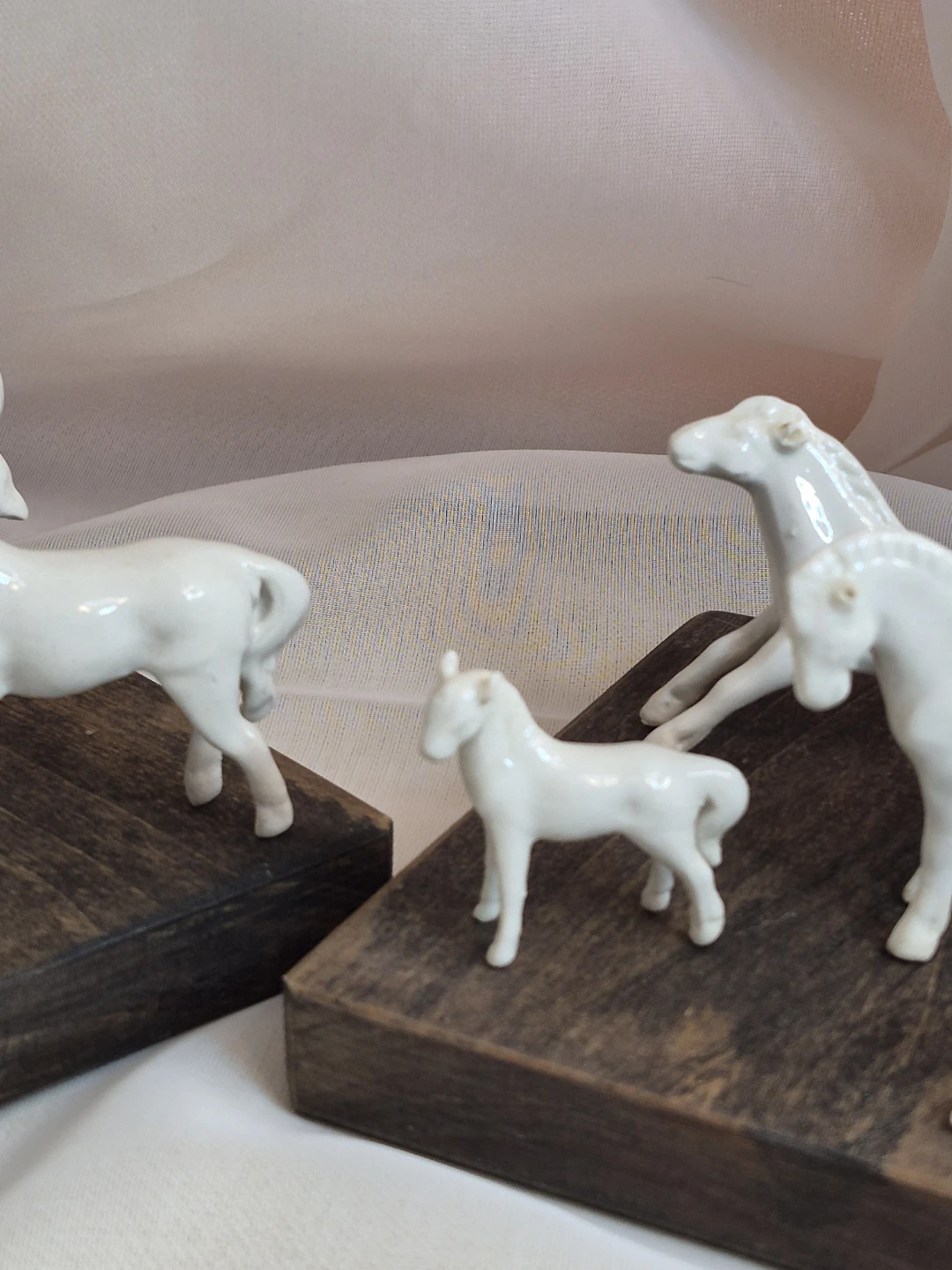 Set of 7 Vintage Little White Porcelain Horse Figurines - photo 4