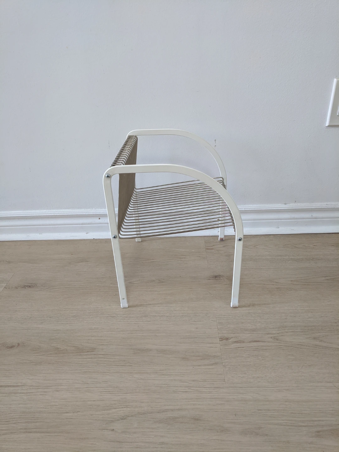 White Metal Wire Rack Stand - photo 2