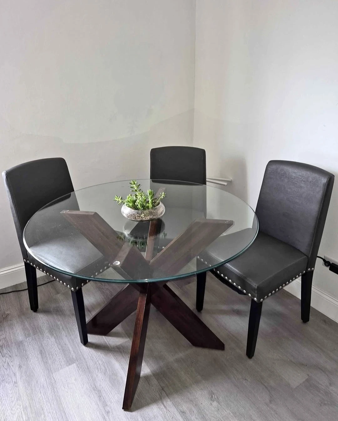 Almost new modren glass dining table only excellent condition - photo 4