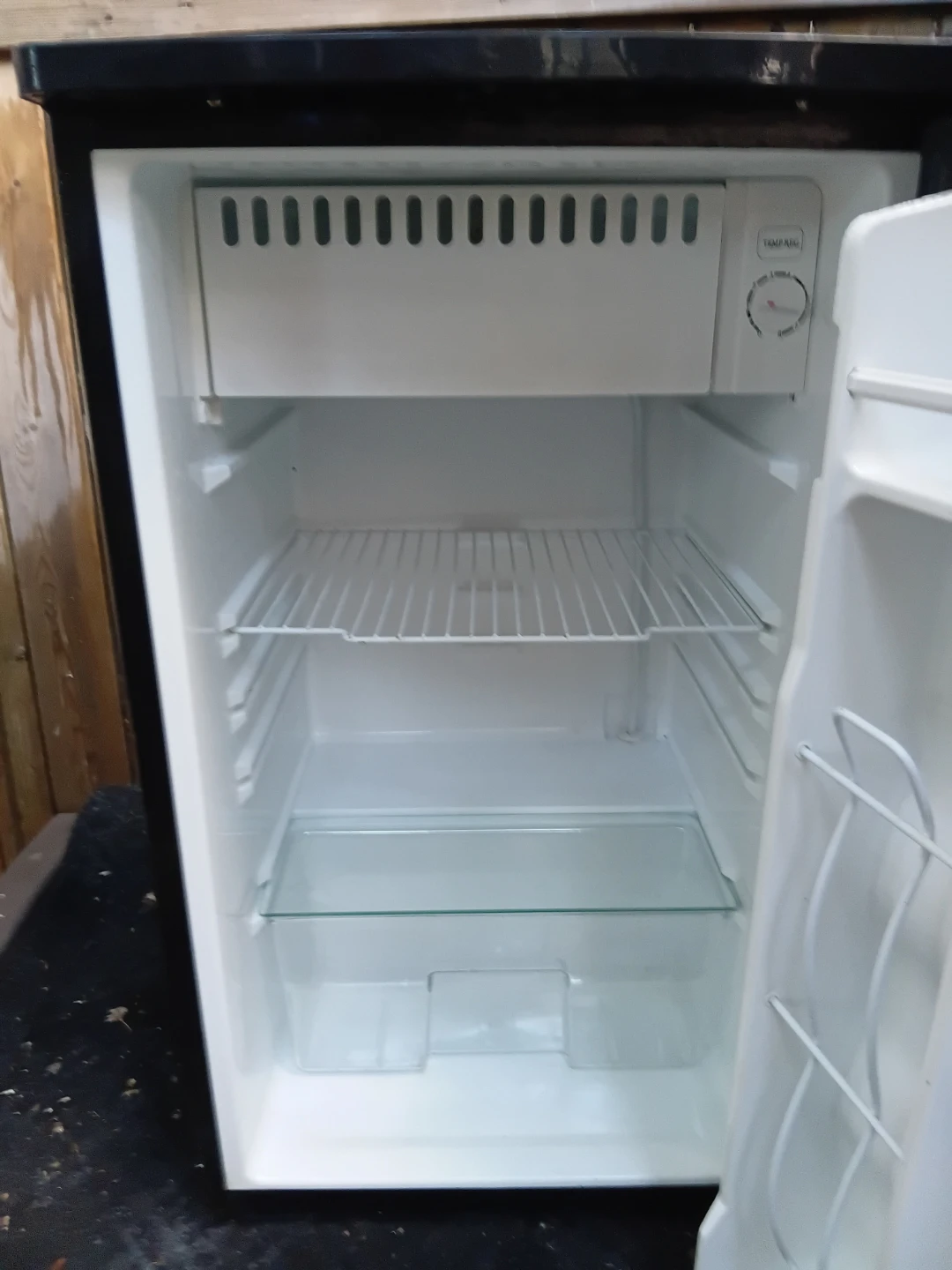 Sylvania Premium Compact Mini Fridge - photo 2