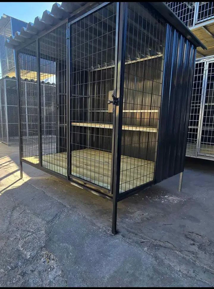 Black Metal Dog Kennel with Wooden Flooring - photo 2