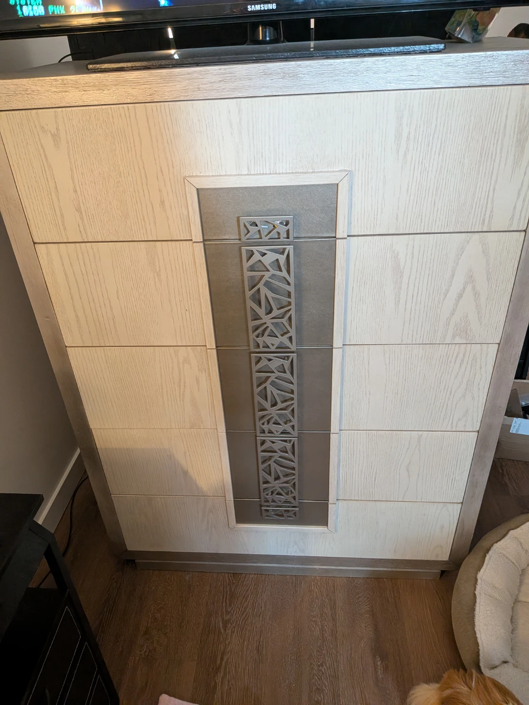 6-Drawer Dresser with Decorative Front