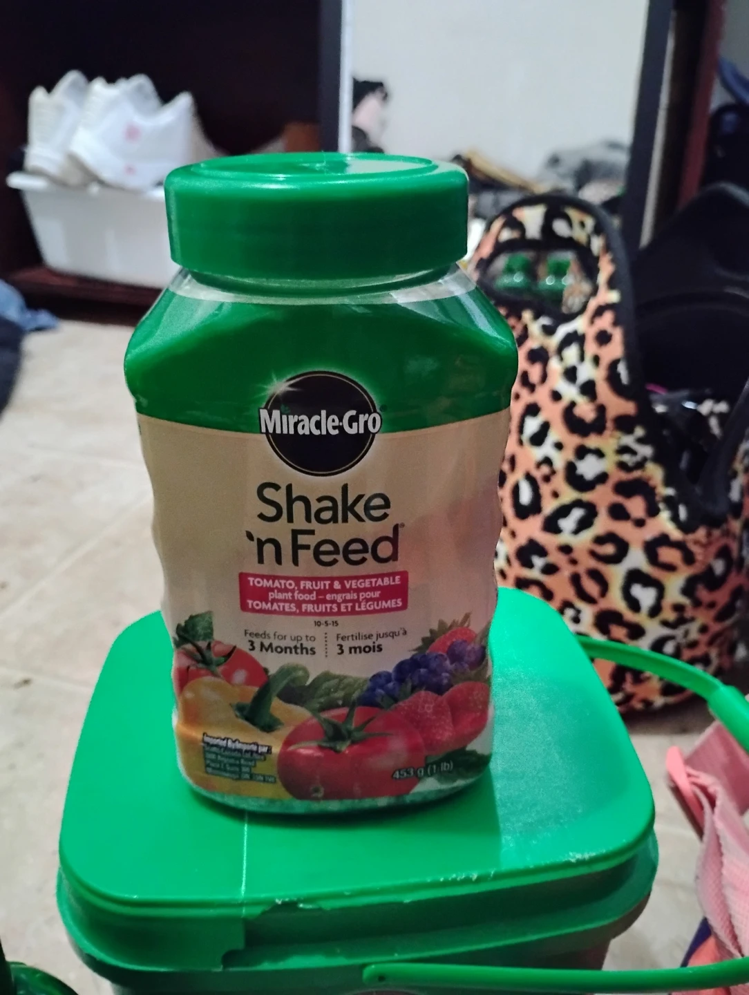 Miracle-Gro Plant Food and LiquaFeed Starter Kit - photo 4