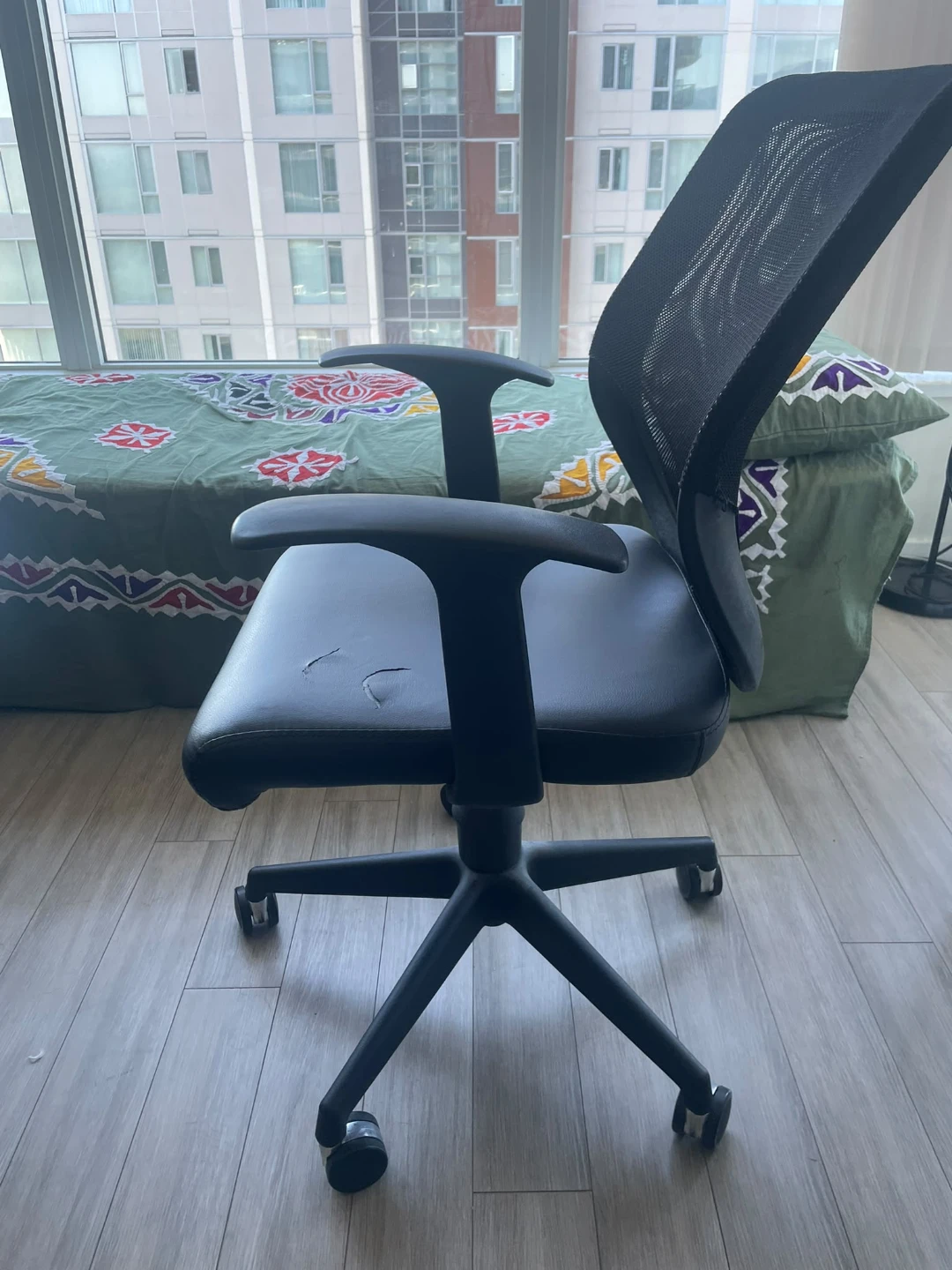 Black mesh office chair - photo 4