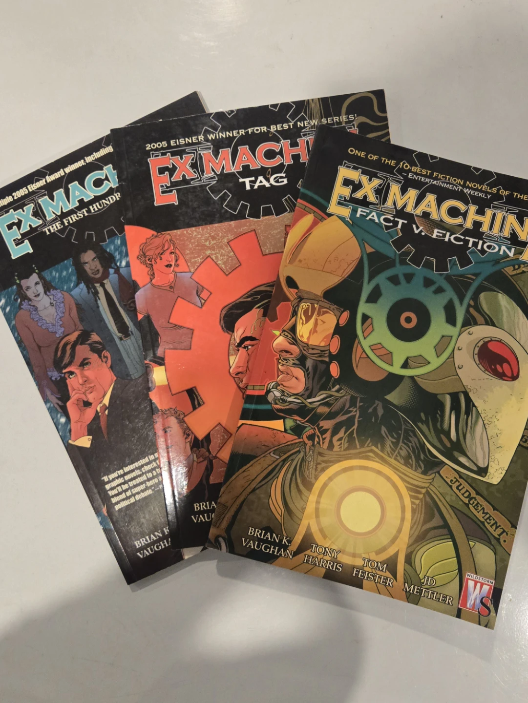 DC and Vertigo Graphic Novels - photo 3