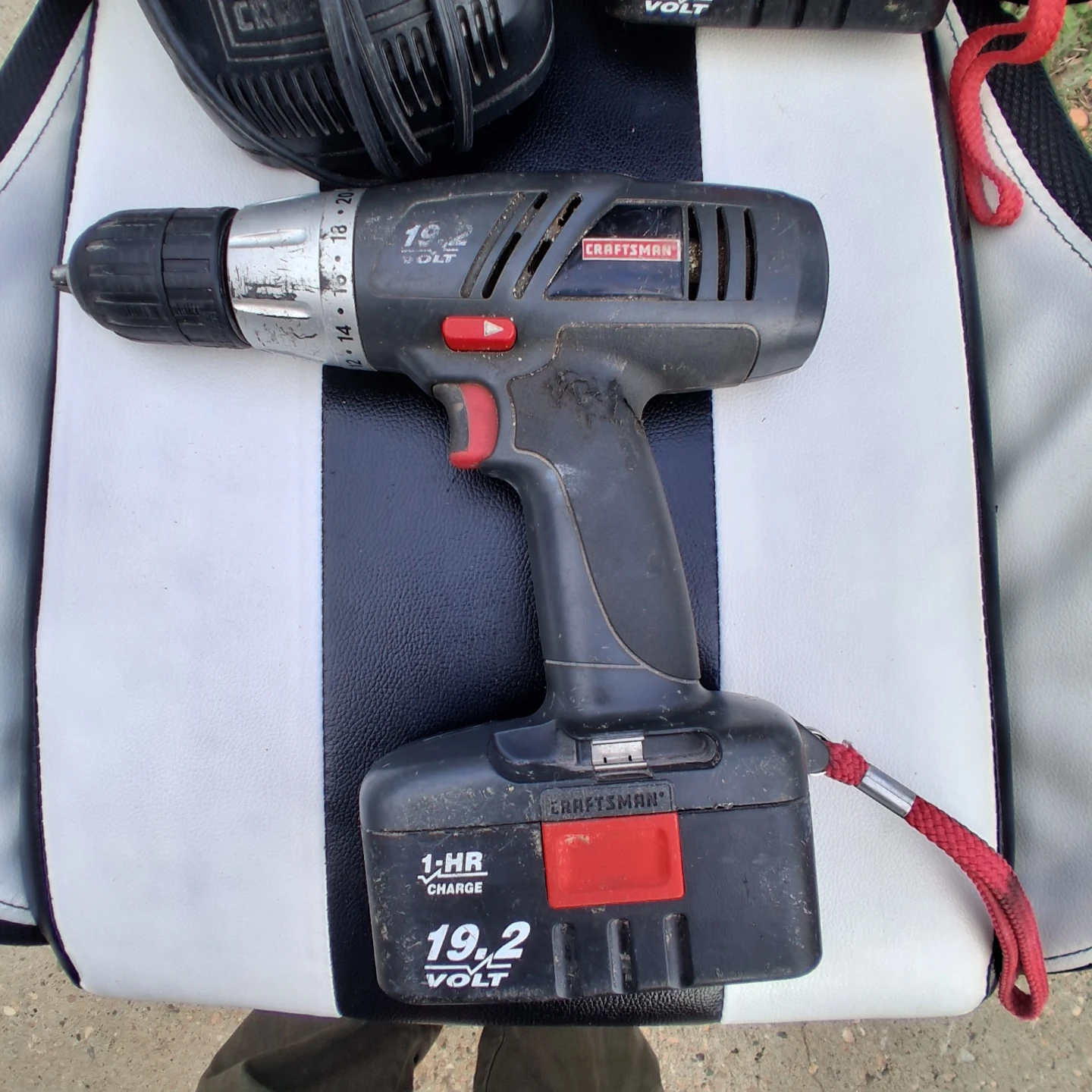 Craftsman 19.2V Drill and Worklight Set - photo 4