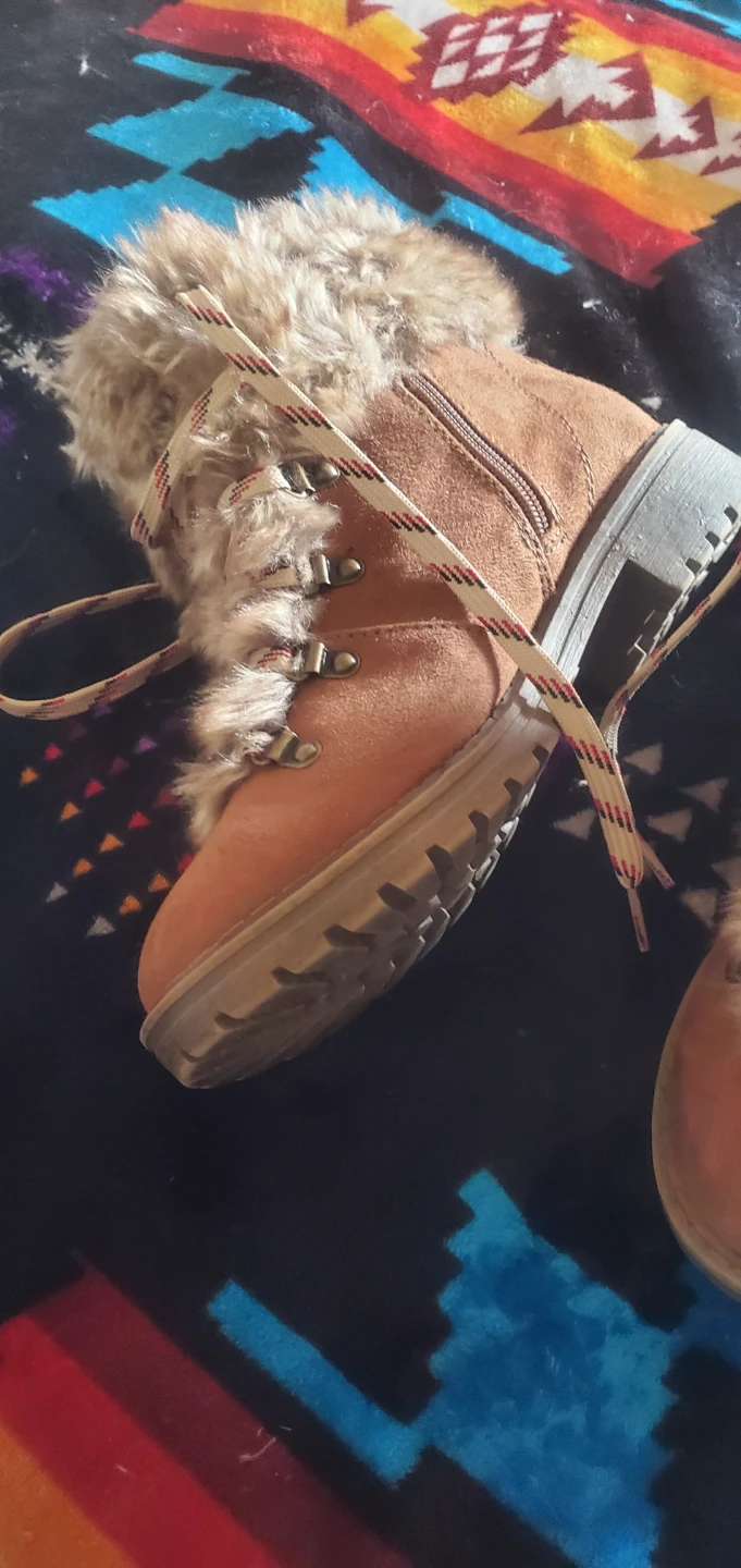 Tan faux fur winter boots. - photo 2