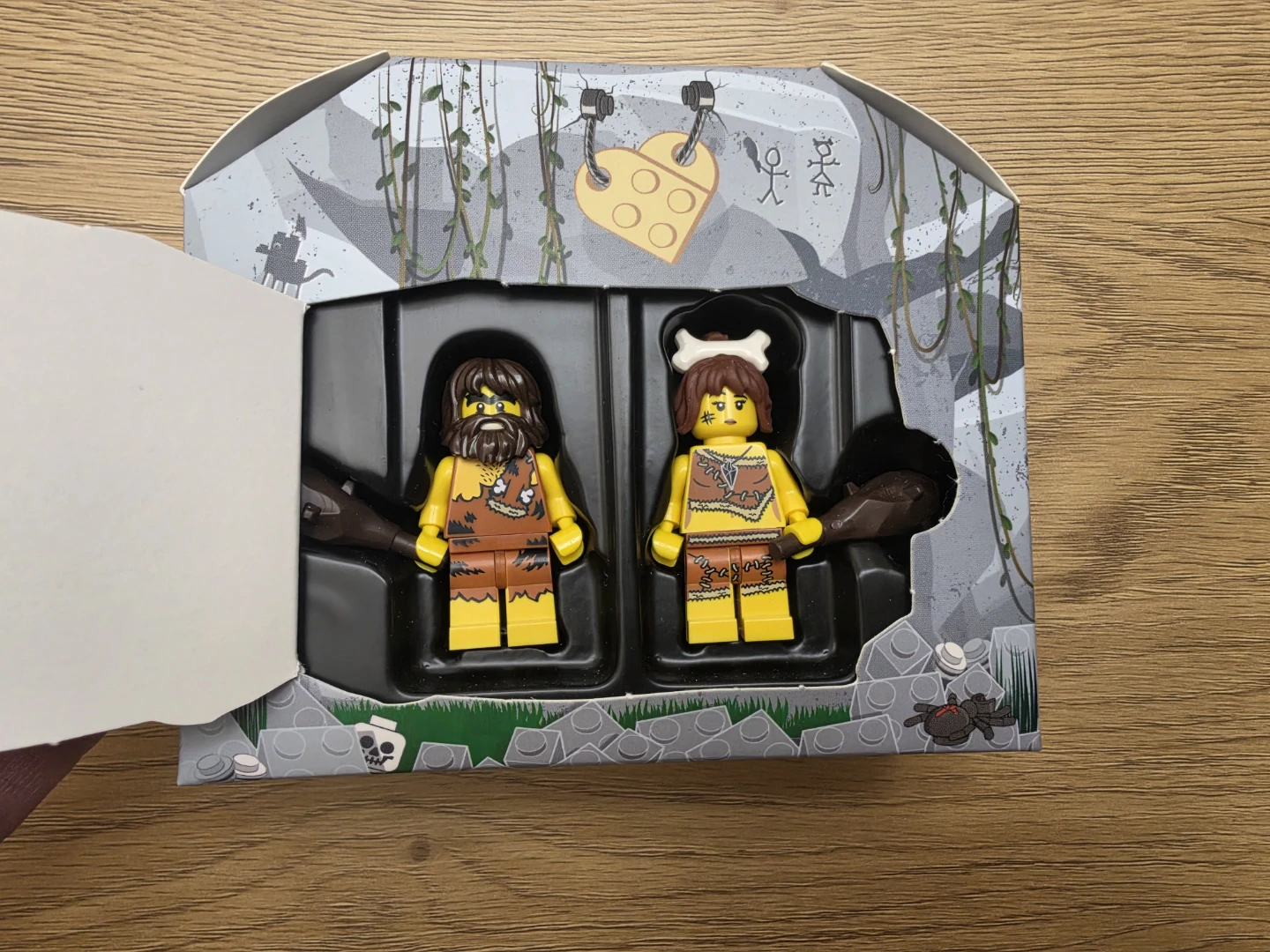 LEGO Iconic Cave Minifigure Set (5004936) - Complete Minifigures