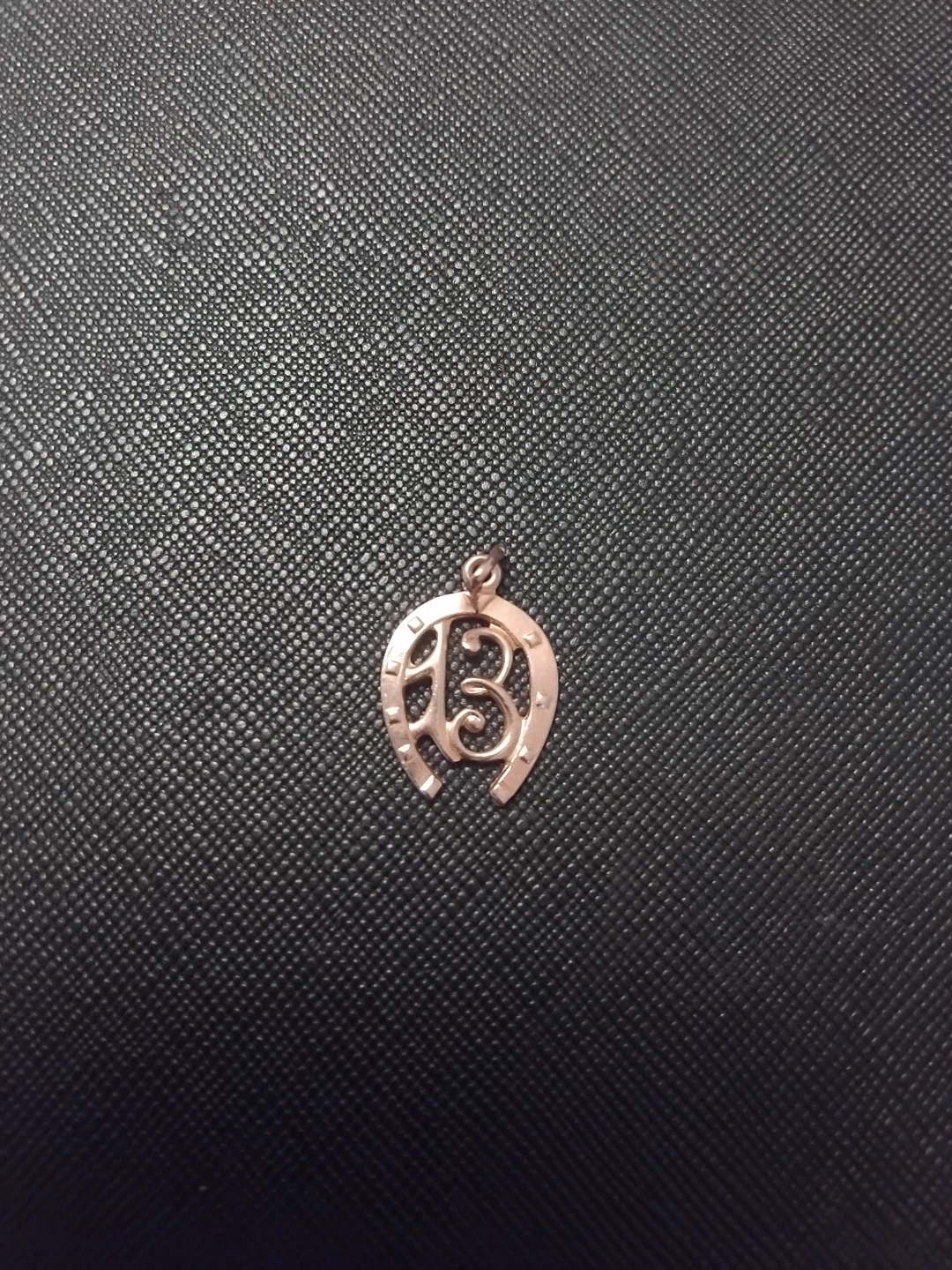 Two 10k gold charms - photo 2