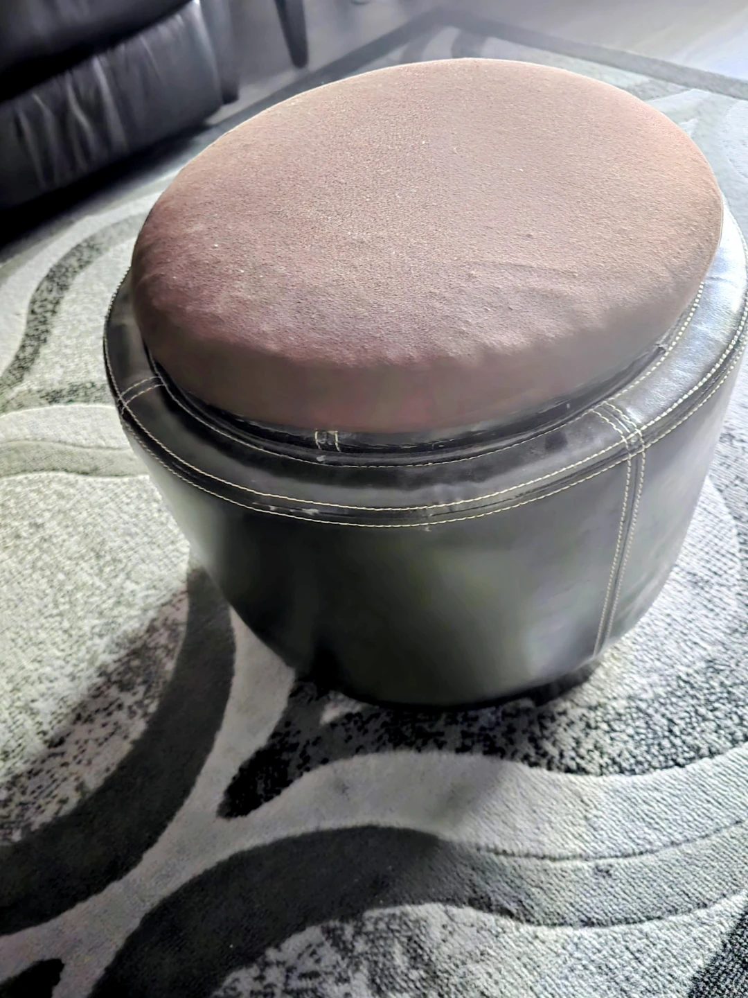 Round Storage Ottoman with Reversible Tray Lid