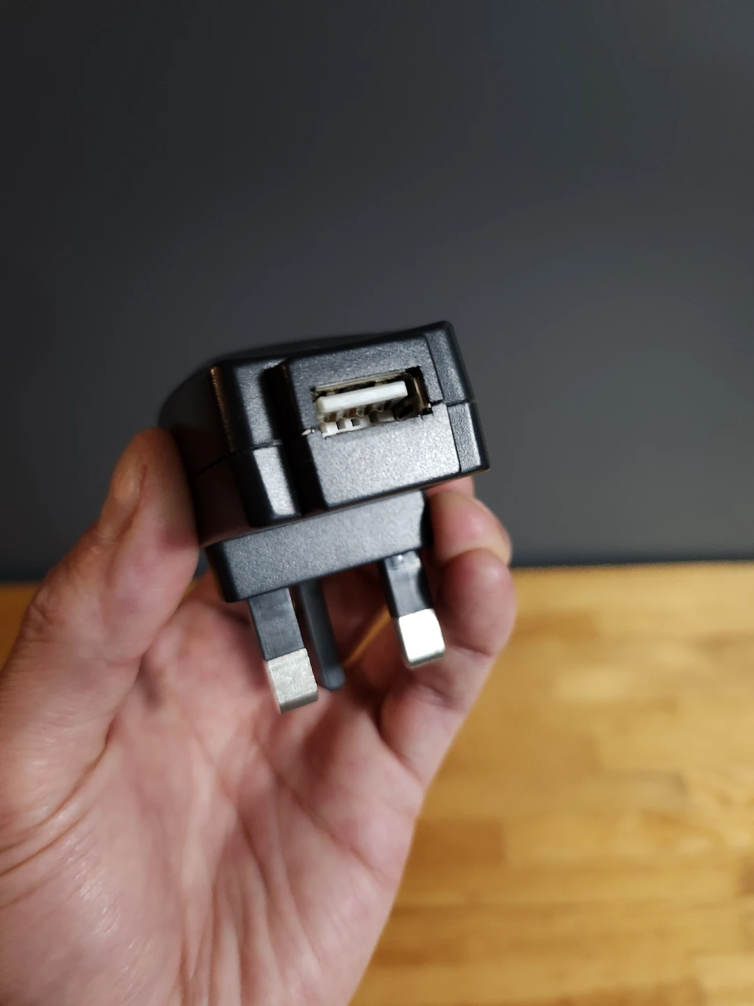 AC Travel Adapter Plug with USB Charger (UK) - photo 2