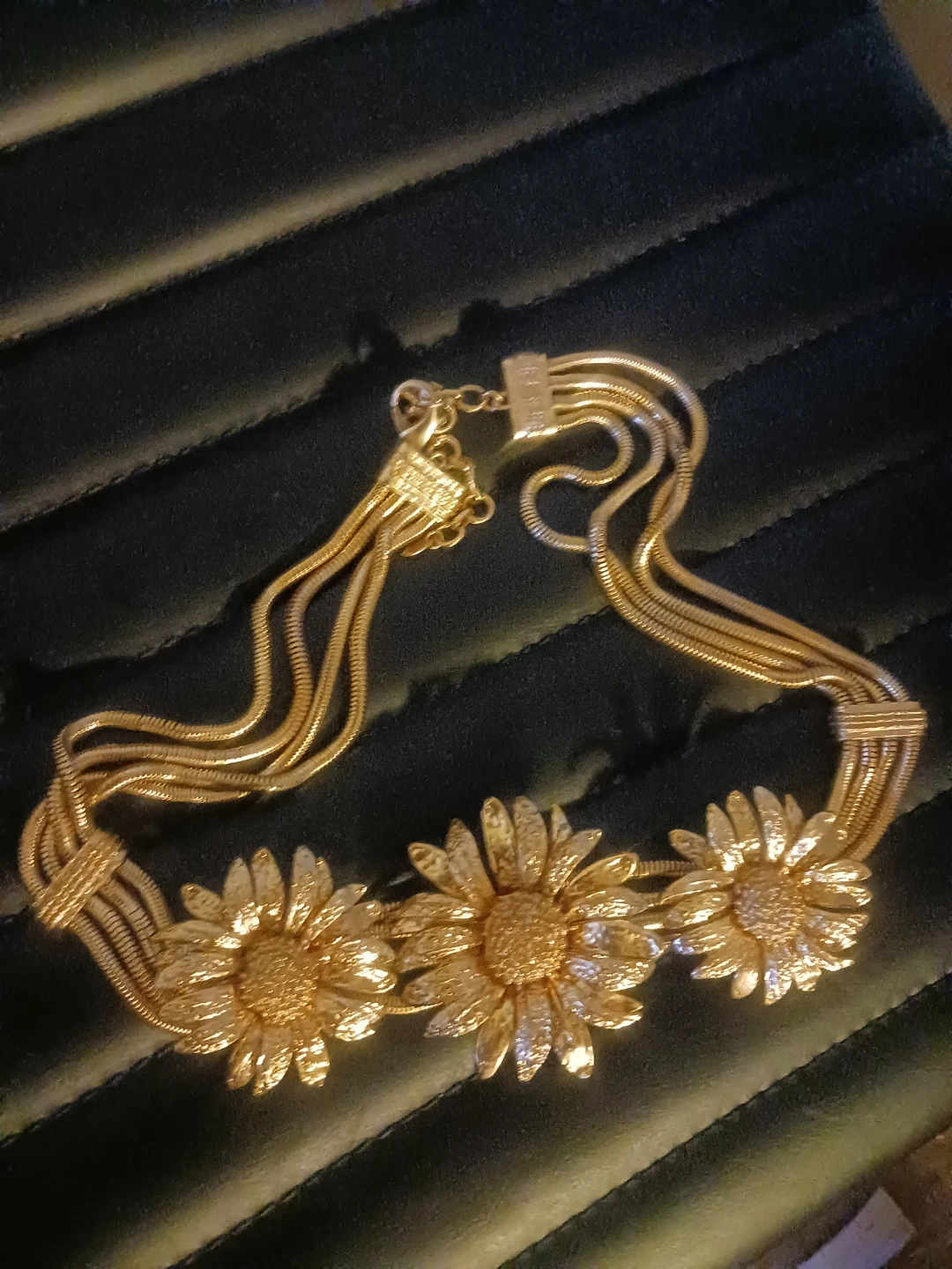🏈 Gold-tone Floral Statement  belt