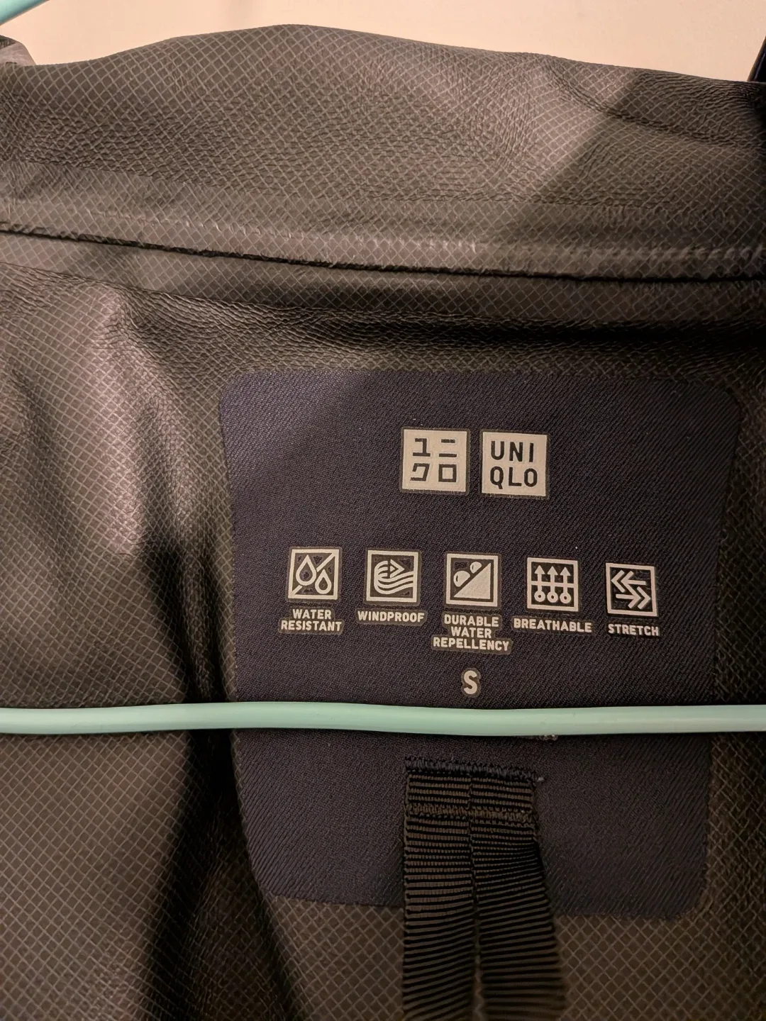 Uniqlo Navy Light Waterproof Jacket - photo 3