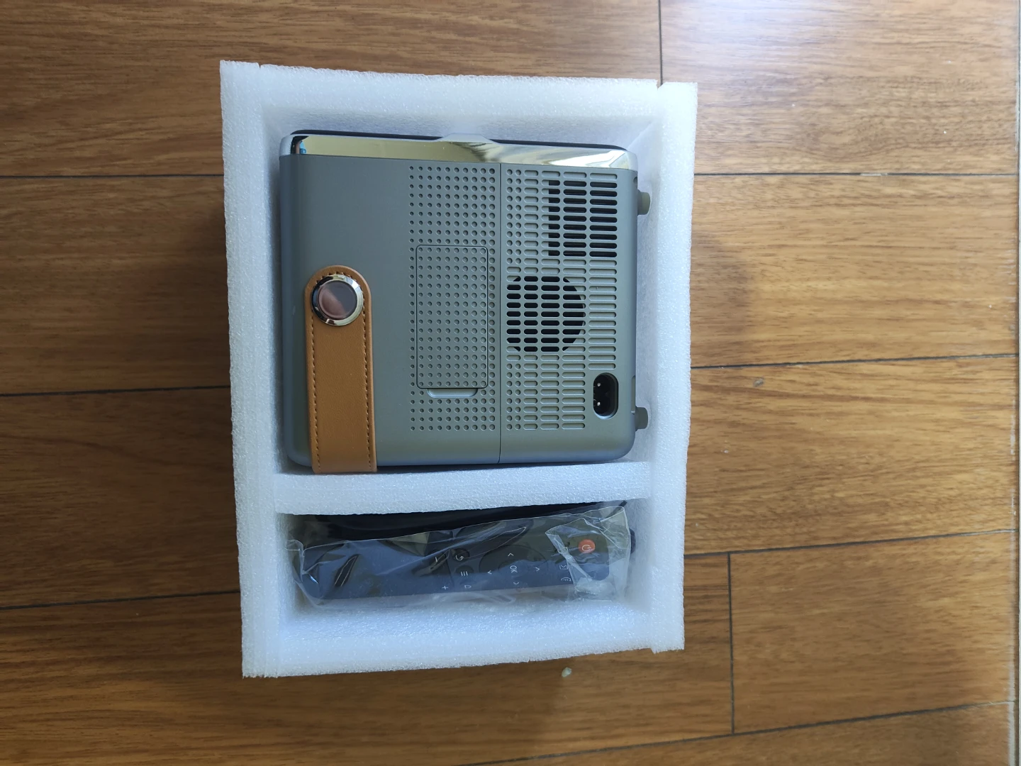 Wimius portable projector - photo 2