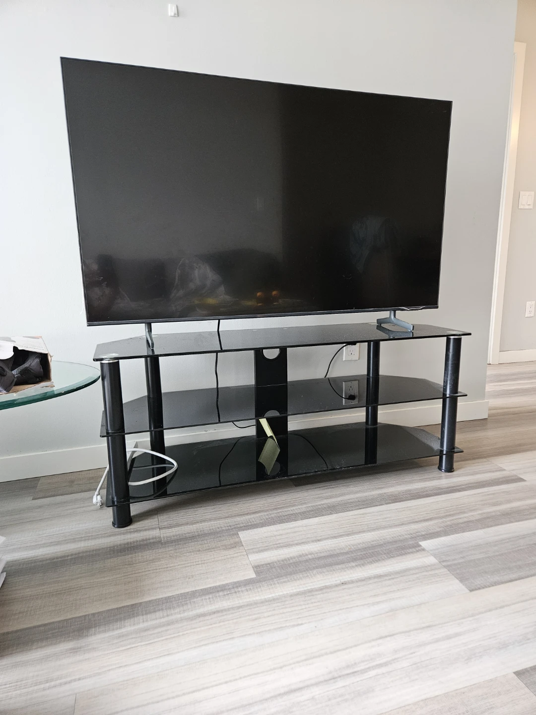 Samsung QLED Q60A 55 inch with TV stand - photo 2