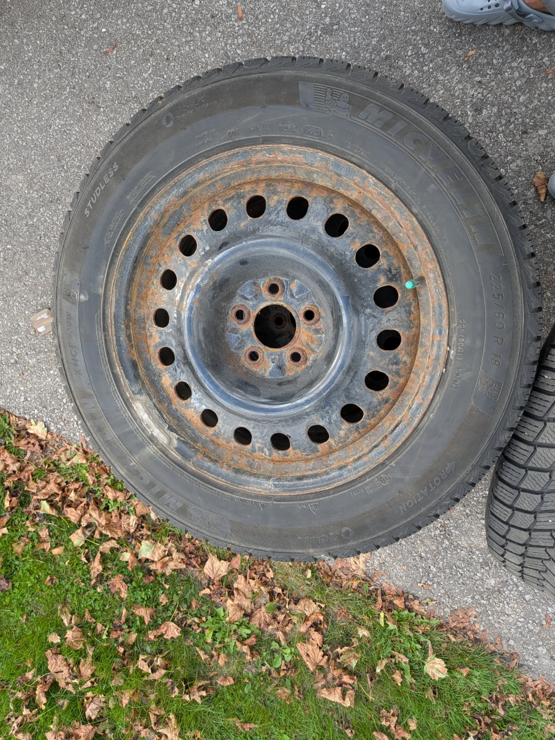 Set of 4 Michelin Snow Tires 225/60 R18 - photo 2