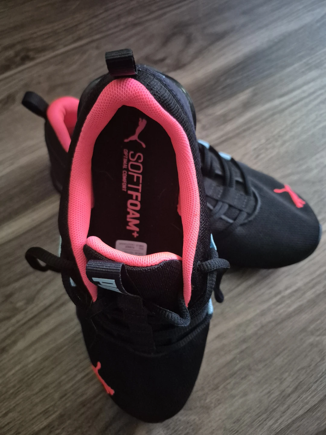 Womens PUMA Runners
