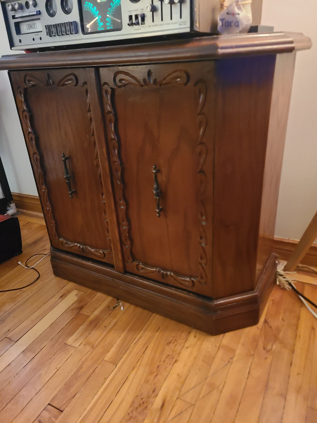 Vintage Carved Wood 2-Door Storage Cabinet / Record Cabinet - photo 5