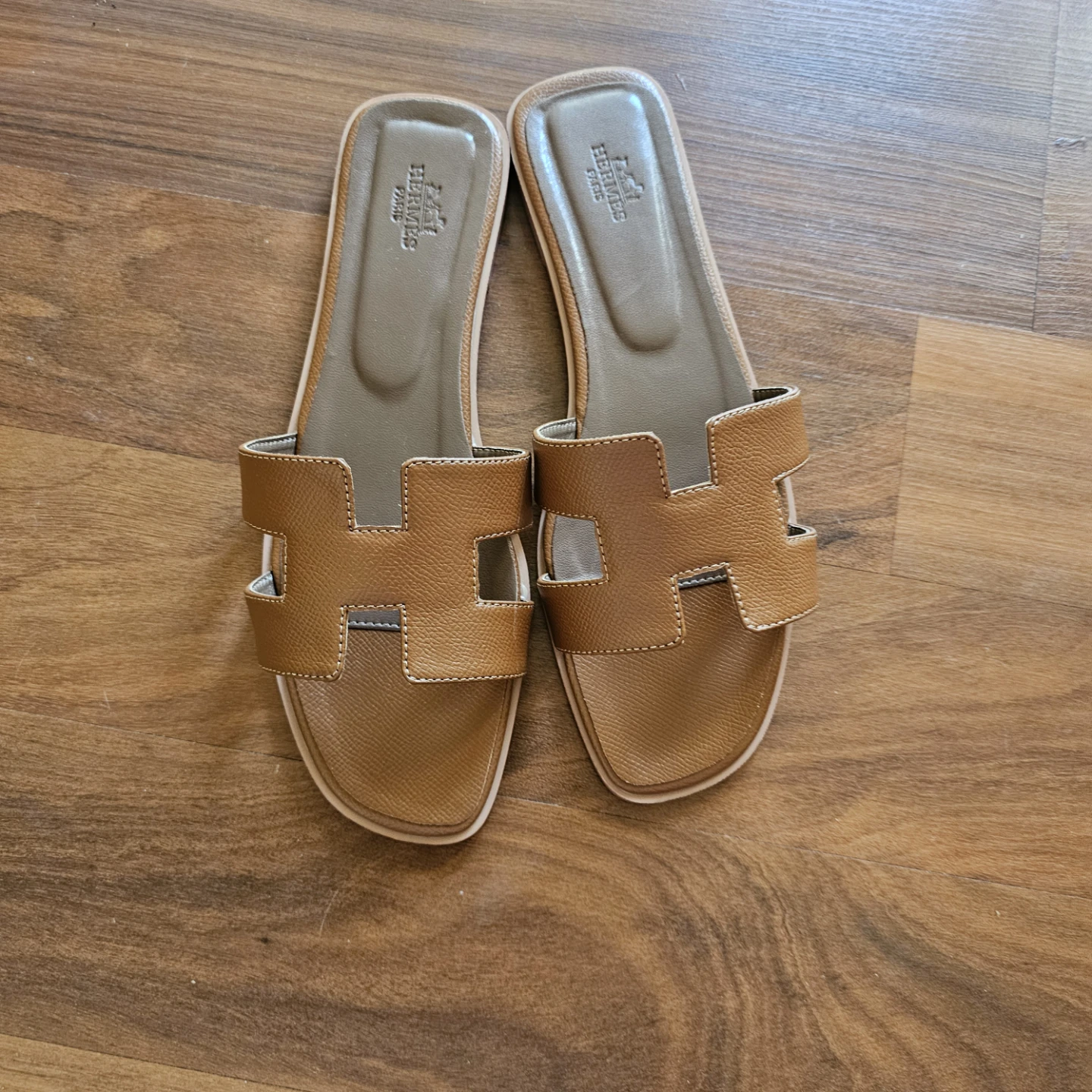 Hermès Oran Sandals Tan - photo 3