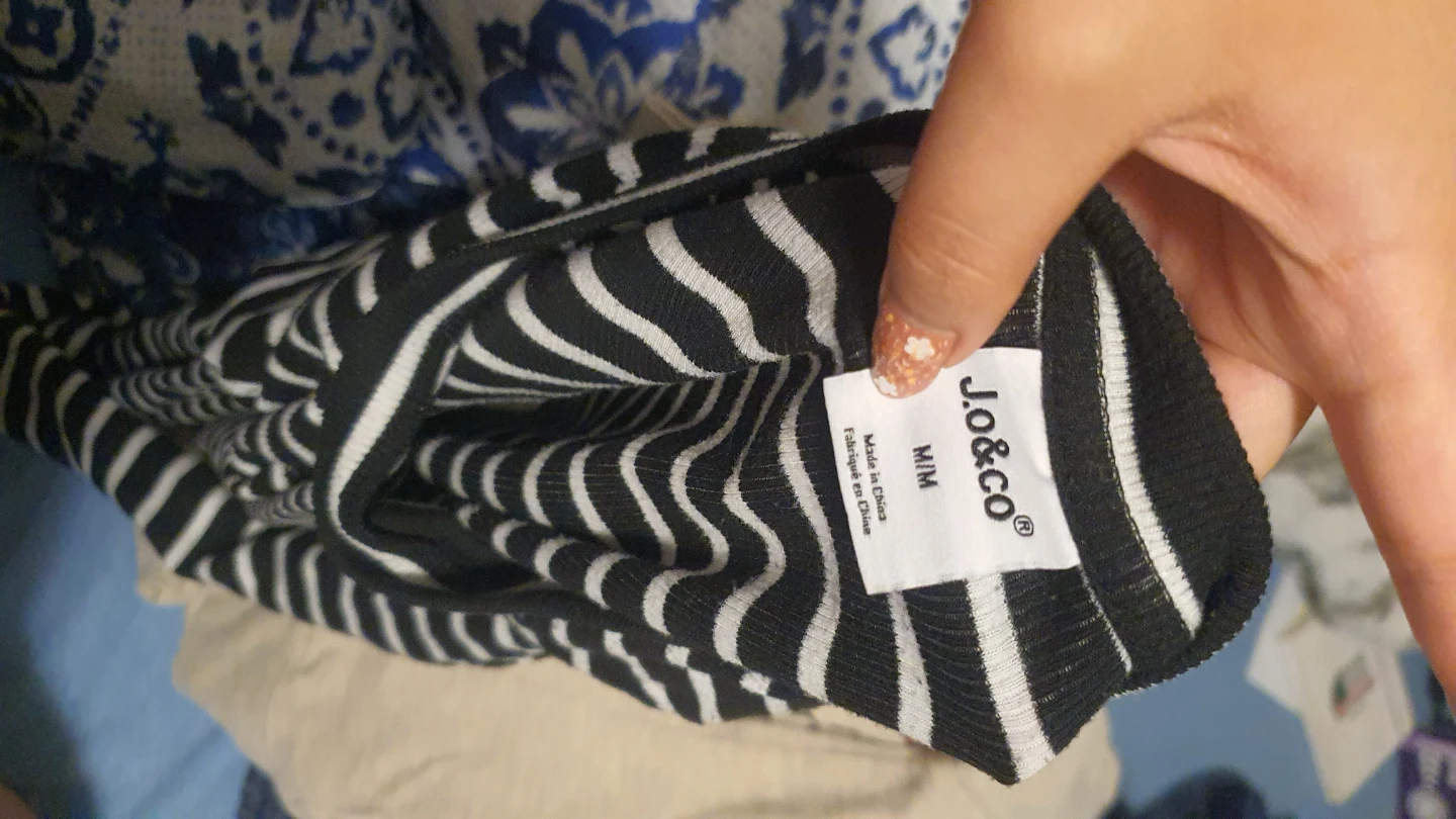 J.o&co Black and White Striped Long Sleeve Crop Top - photo 2