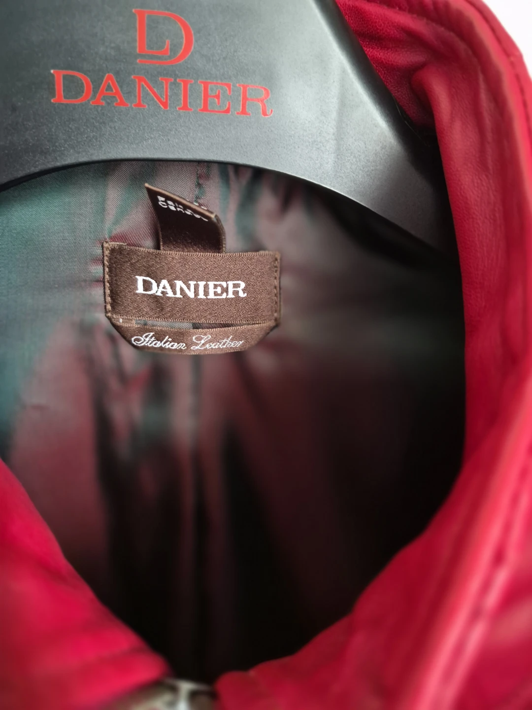 Danier Ladies Red Italian Leather Jacket🏈 - photo 3