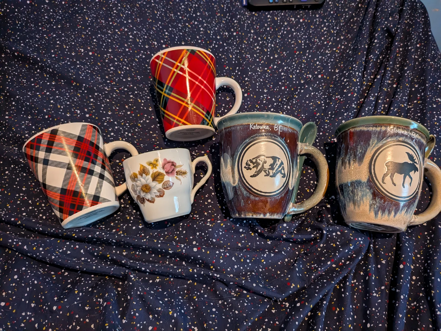 Kitchenware bundle: Mugs, T-fal pans, and glass punch bowl - photo 3