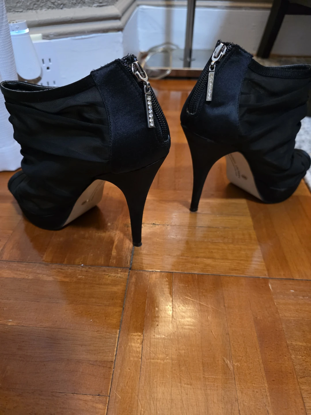Chinese Laundry black peep-toe heels - photo 4