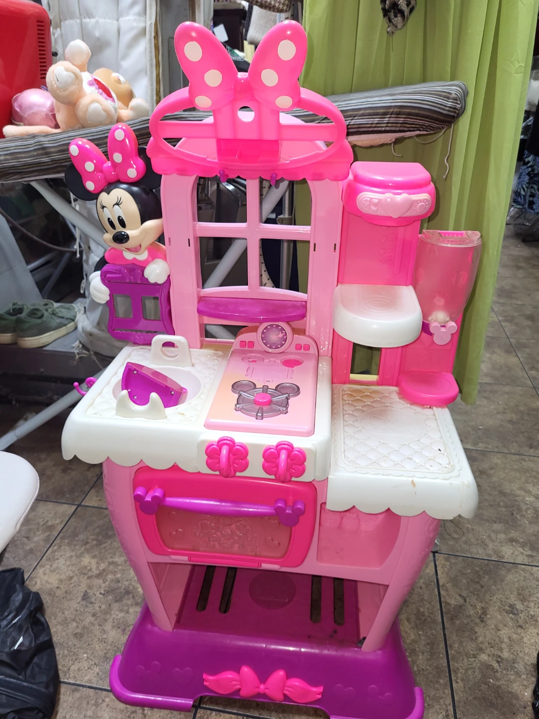 Disney Minnie Mouse Play Kitchen 25$