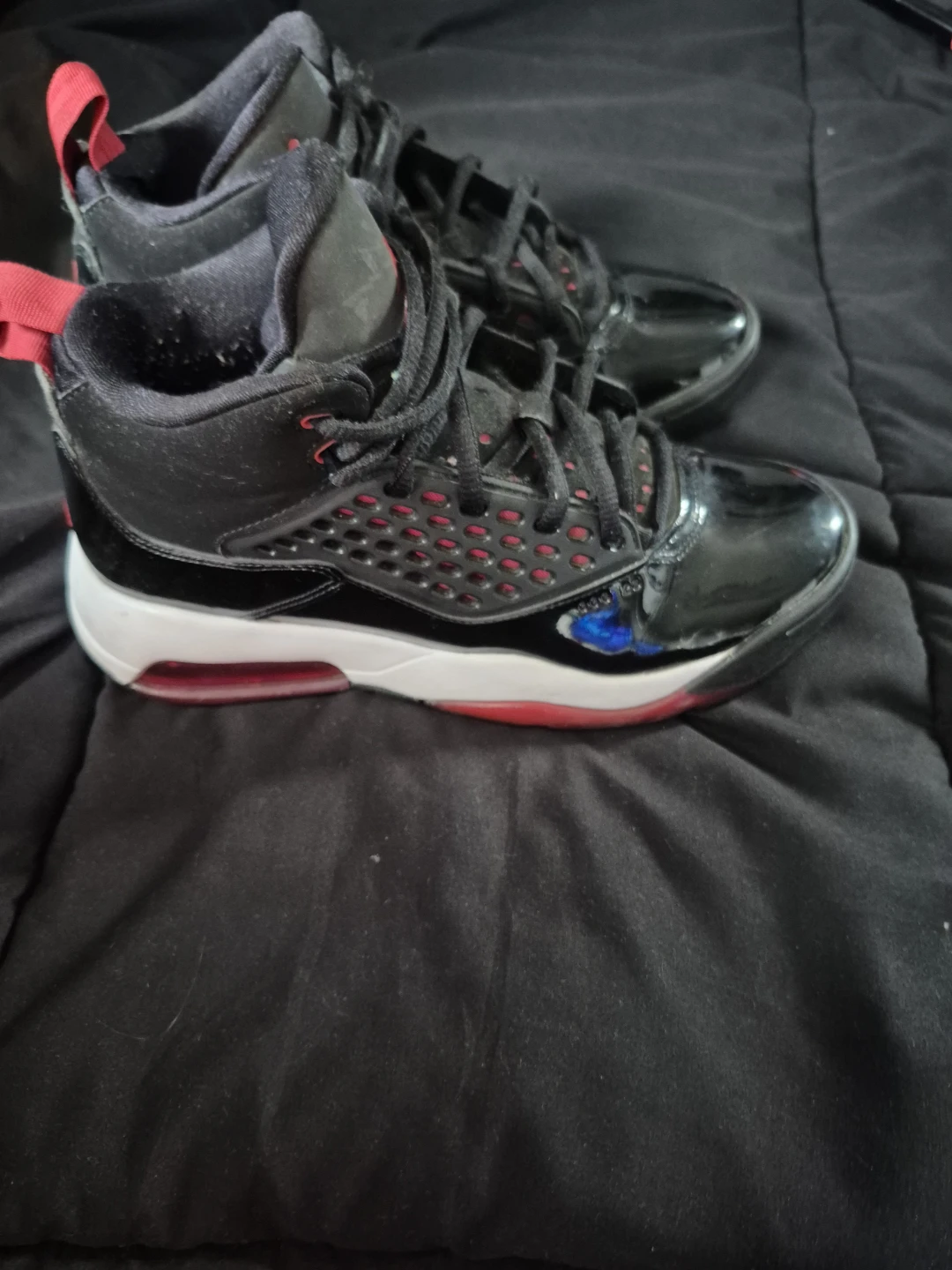 Jordan Shoes Black Red Size 6Y - photo 4