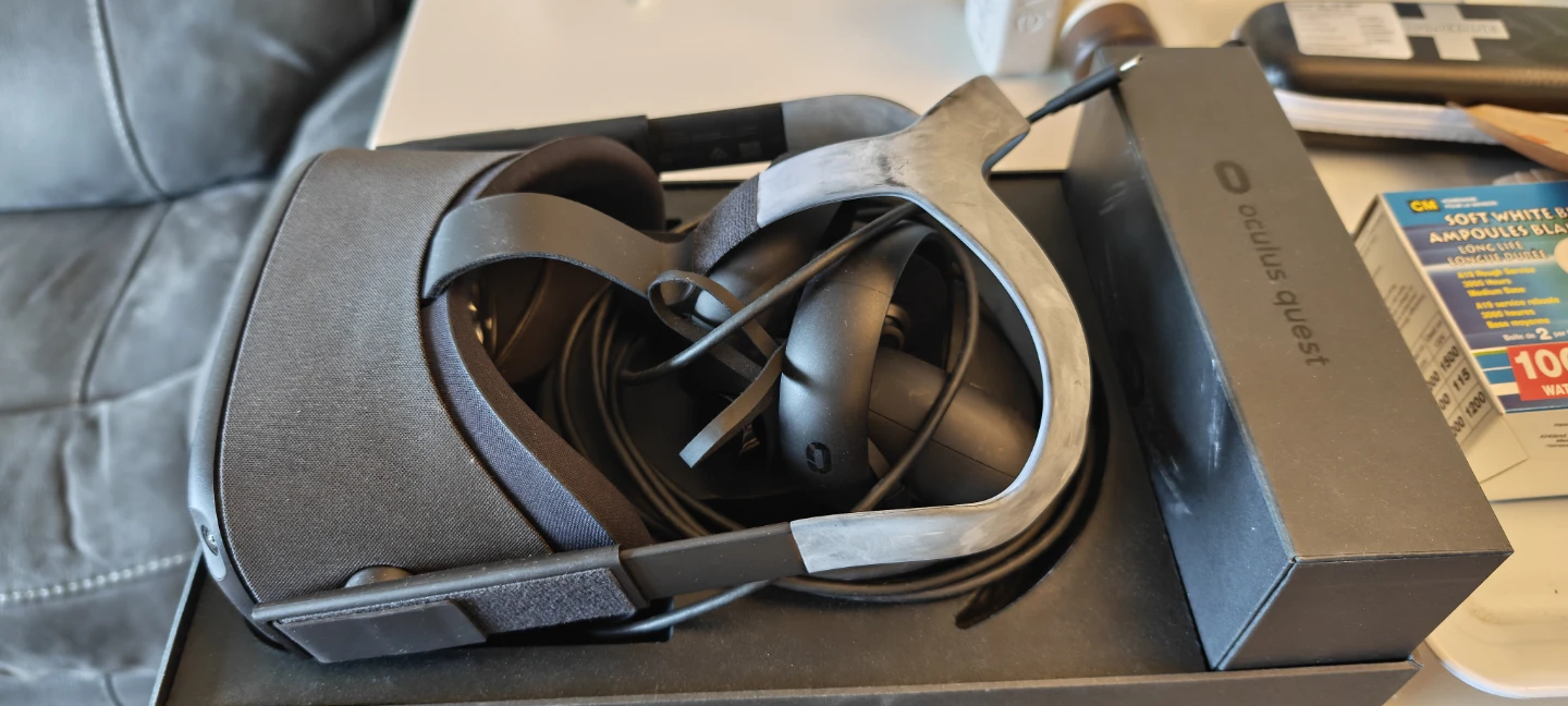 Oculus Quest VR Headset