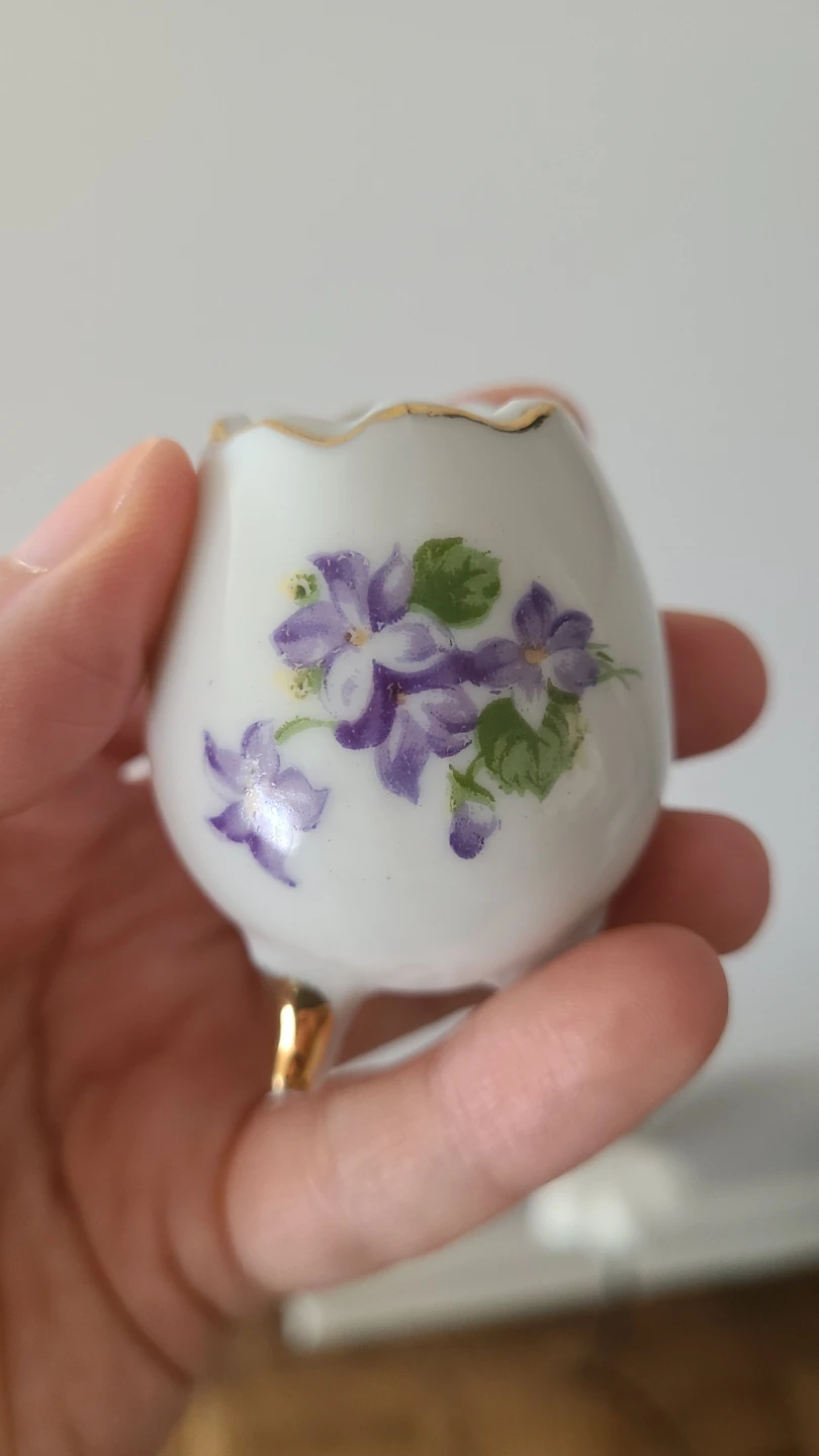 Small Floral Porcelain Footed Vase - photo 3