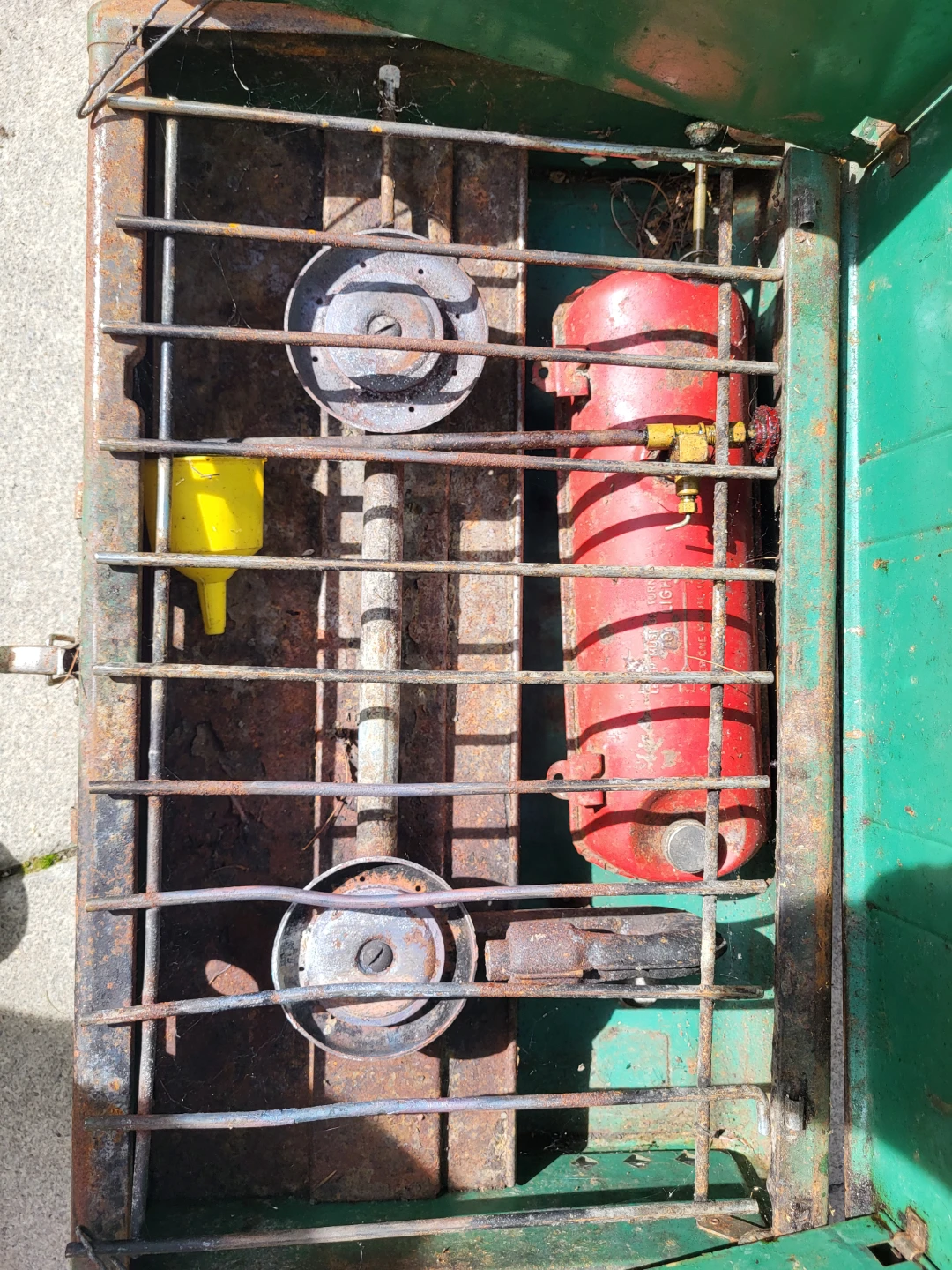 Vintage Coleman Model 445F Two-Burner Camping Stove - photo 2