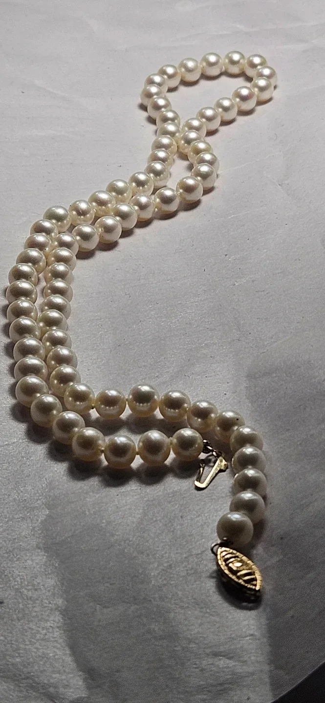 VINTAGE Helzberg Diamonds akoya pearl necklace