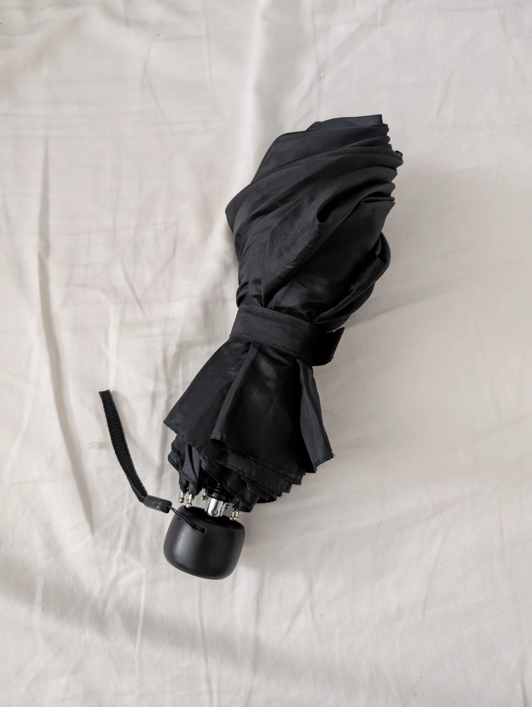 Rarely used compact lightweight black travel foldable umbrella - photo 3