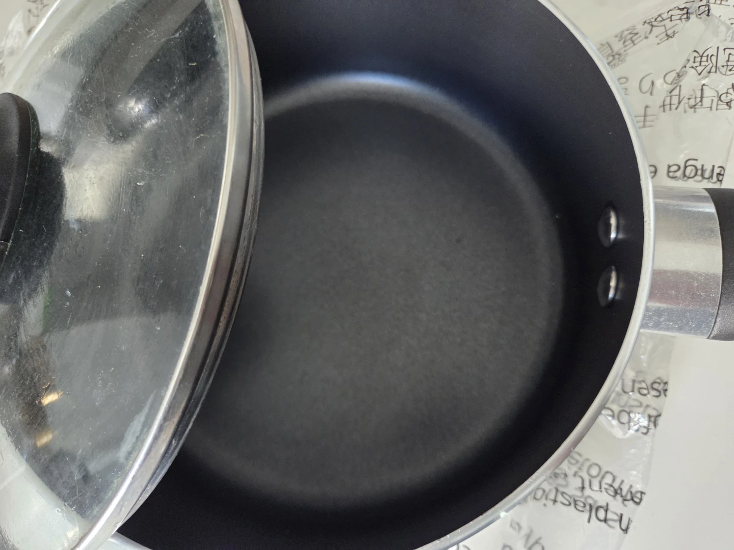 AmazonBasics Non-Stick Saucepan with Glass Lid - photo 4