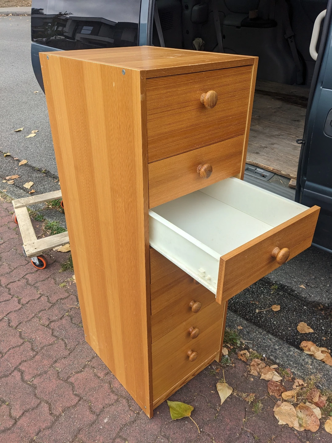 Dresser Ikea delivery available - photo 3