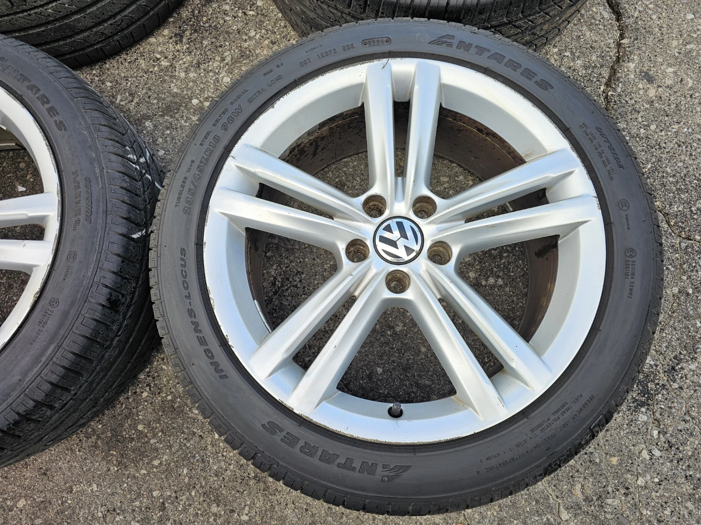 VOLKSWAGEN PASSAT O.E.M RIMS AND ALL SEASON TIRES 235/45 R18 - photo 2