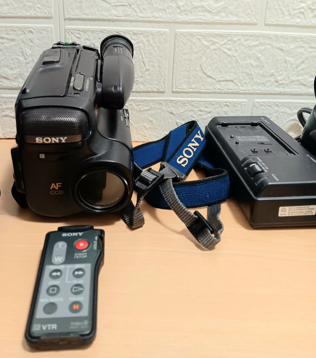📹Sony CCD-TR31 Video8 Handycam Bundle📹 - photo 2
