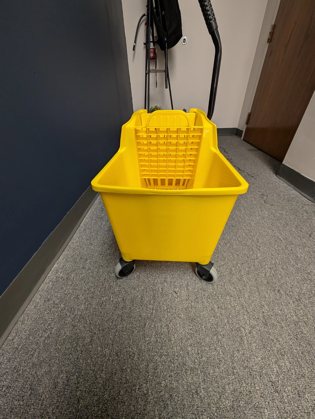 Libman Commercial Mop Bucket with Wringer - photo 2
