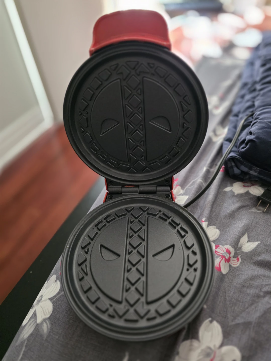 Deadpool Waffle Maker - photo 2