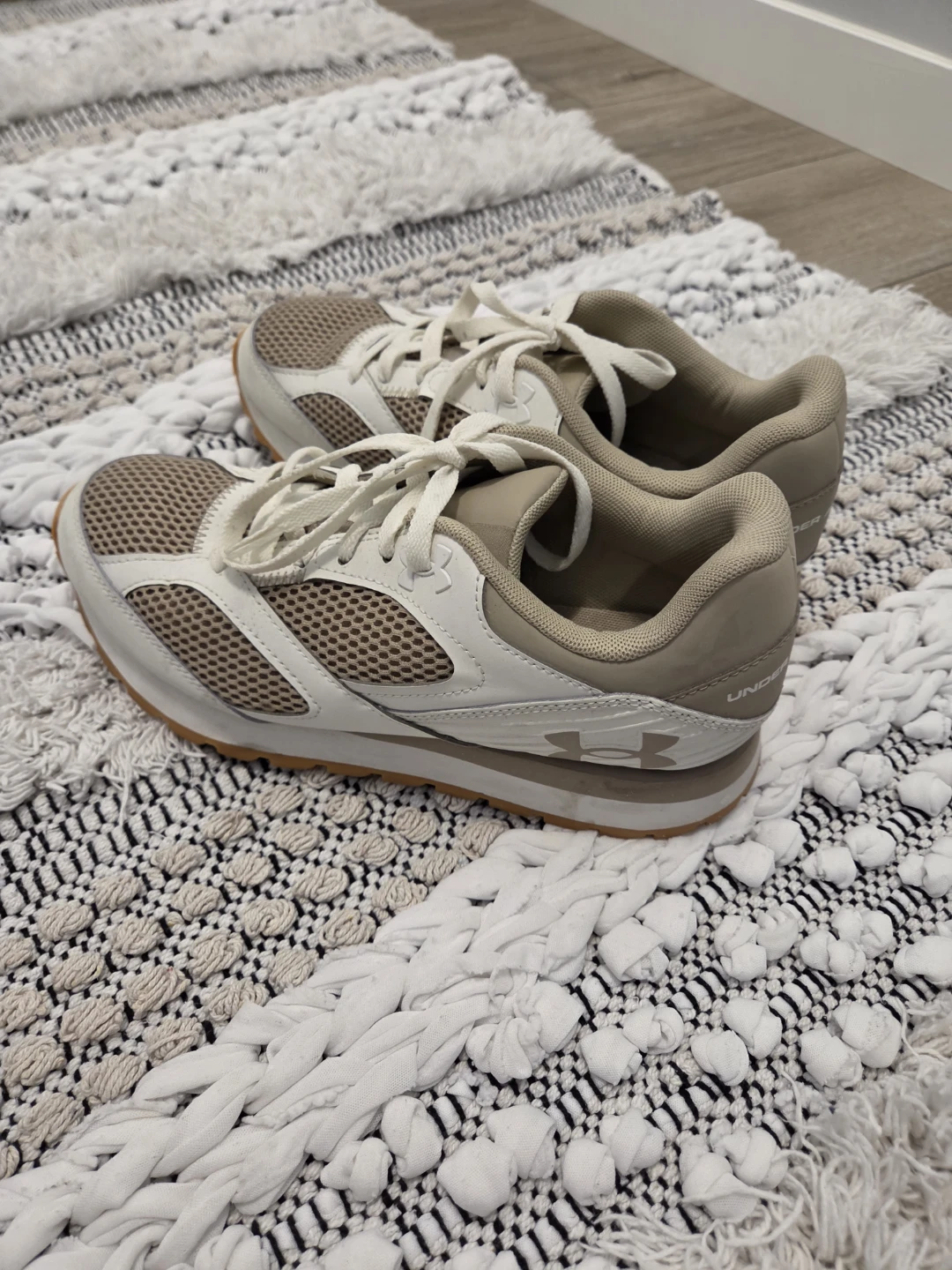 Under Armour Sneakers