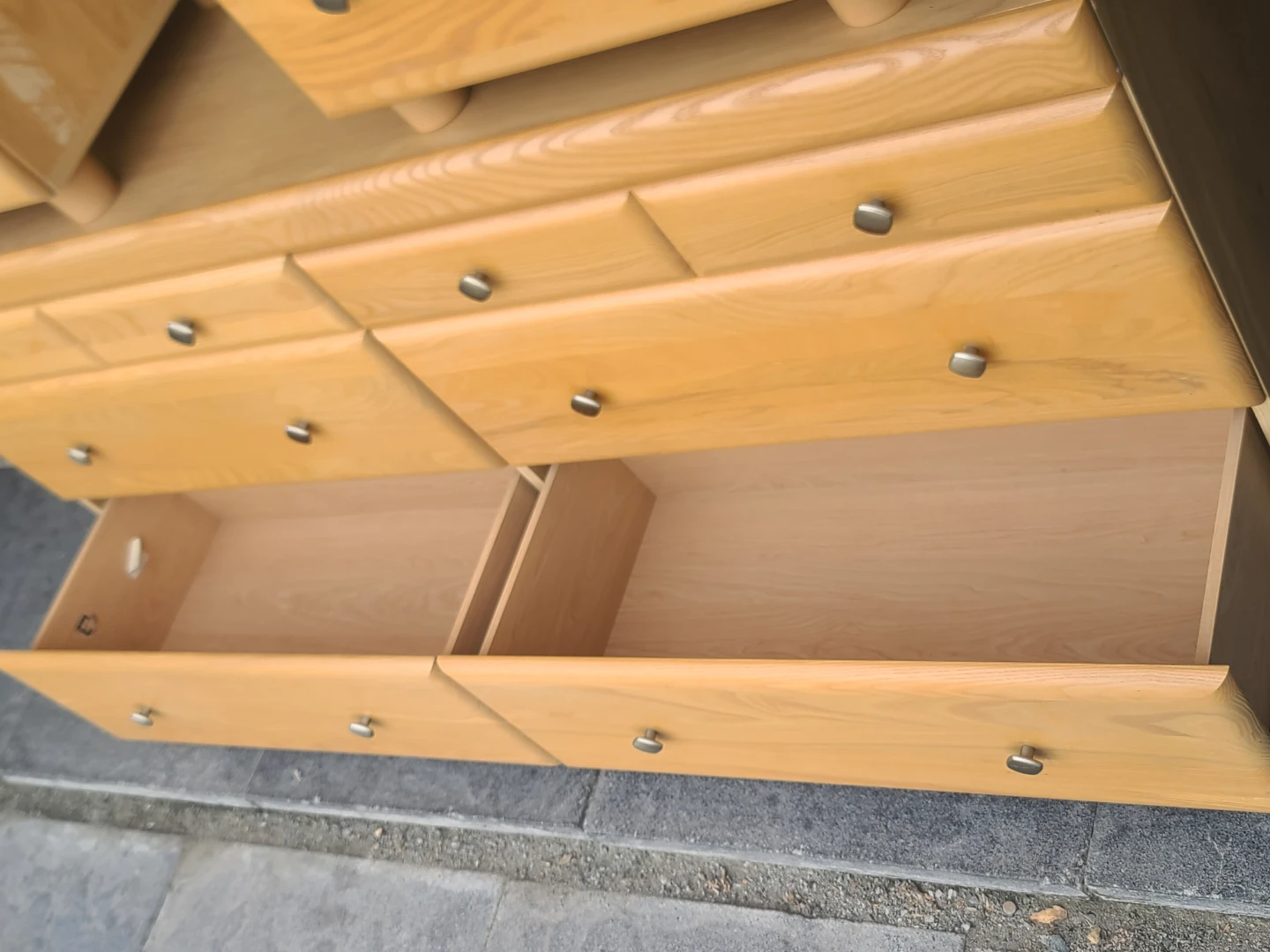 Palliser Dresser and Two Nightstands - photo 4